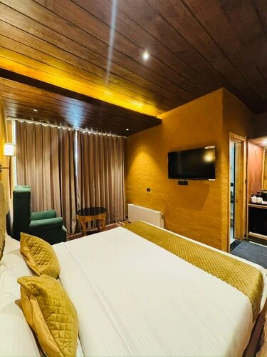 WOW STAYZ2 The Shaurn Resort